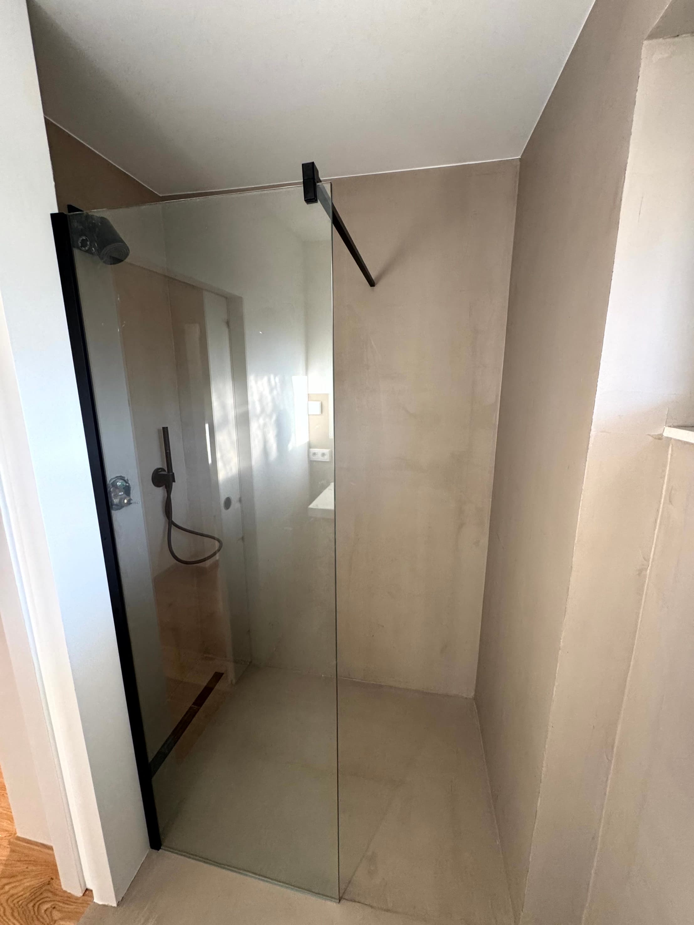 Komplette Badsanierung mit Fugenlosen Bädern in Neuss Nordstadt – Bild 4